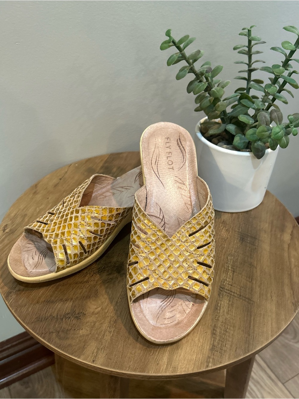 Fly Flot Comfort Slide Sandals Womens EU 39 Wedge Slip On Textured Leather